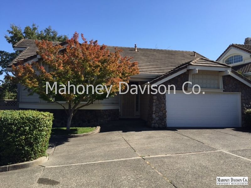 1st image of 135 Windsor Dr