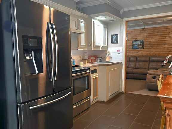 3rd image of 131 Campbell Rd
