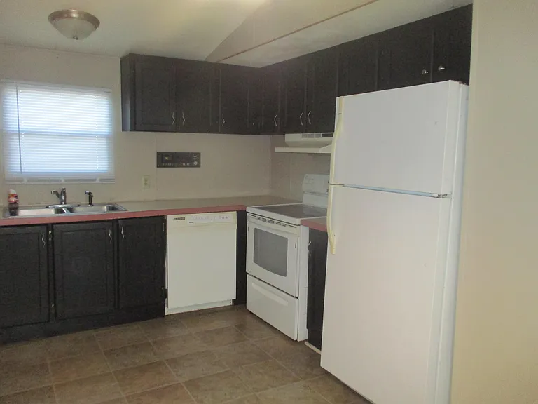413 Debby St — Photo 12