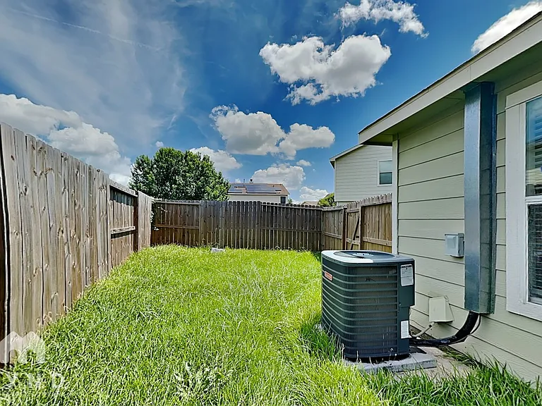4103 Oakview Creek Ln — Photo 22