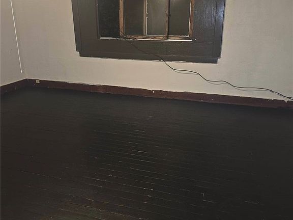 3rd image of 113 Carl St