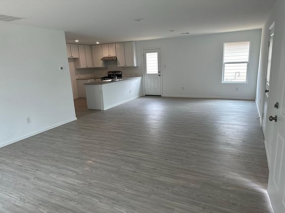 4th image of 2423 Lake Blf