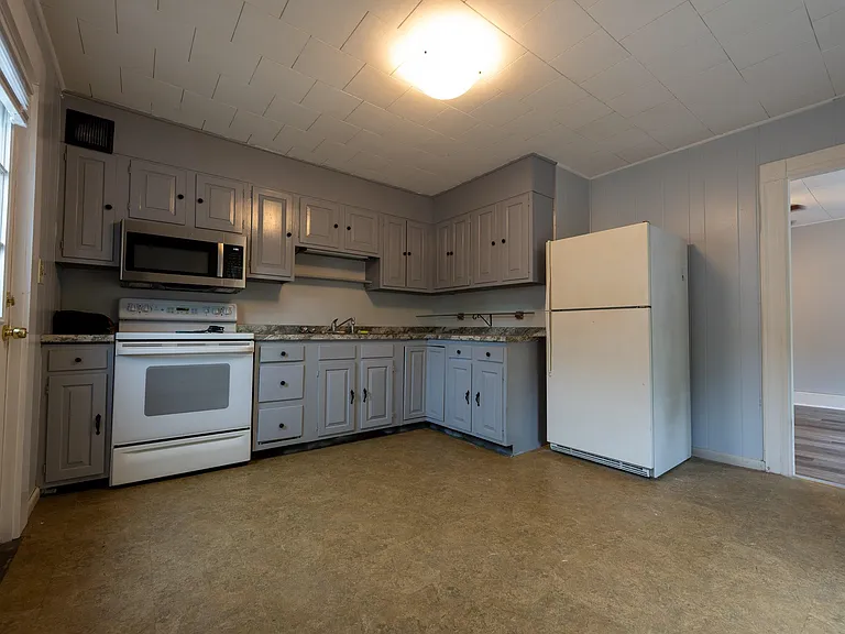 125 Tarrytown Rd #123 — Photo 16