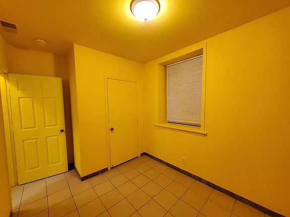 5th image of 1899 Oakdale Ave