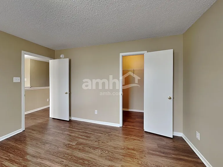 5627 N Plymouth Ct — Photo 16