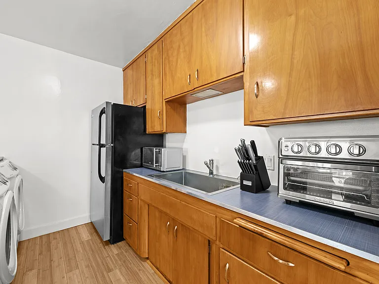 801 E 1st St #1 — Photo 12