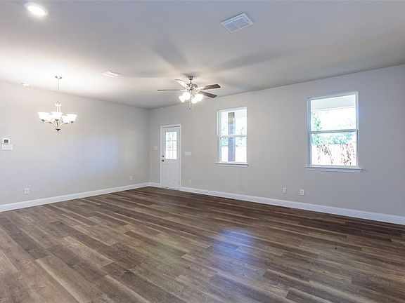5th image of 2612 La Salle St