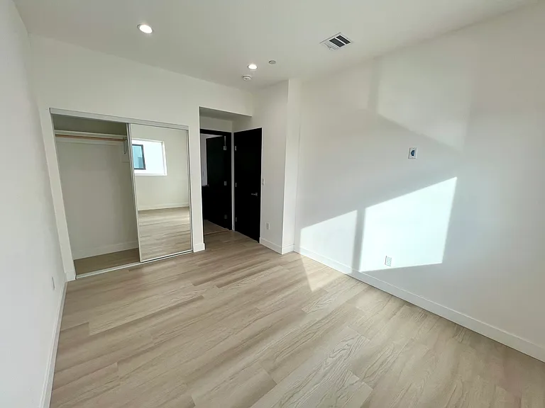 4900 Lennox Blvd #1 — Photo 20