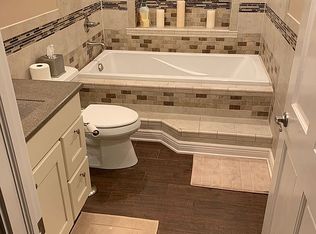 948 Veterans Ln, Crown Point, IN 46307