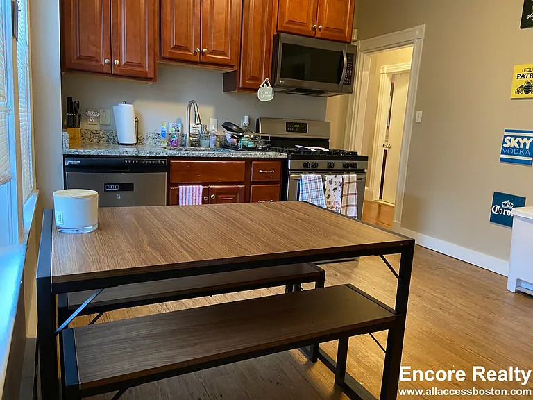 7 Sunset St #3 — Photo 5