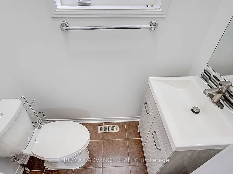 137 Laramie Cres — Photo 42