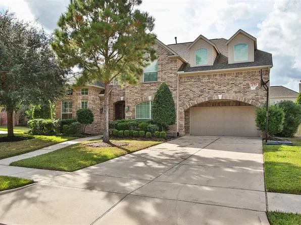 15718 Misty Leaf Ln, Houston, TX 77044