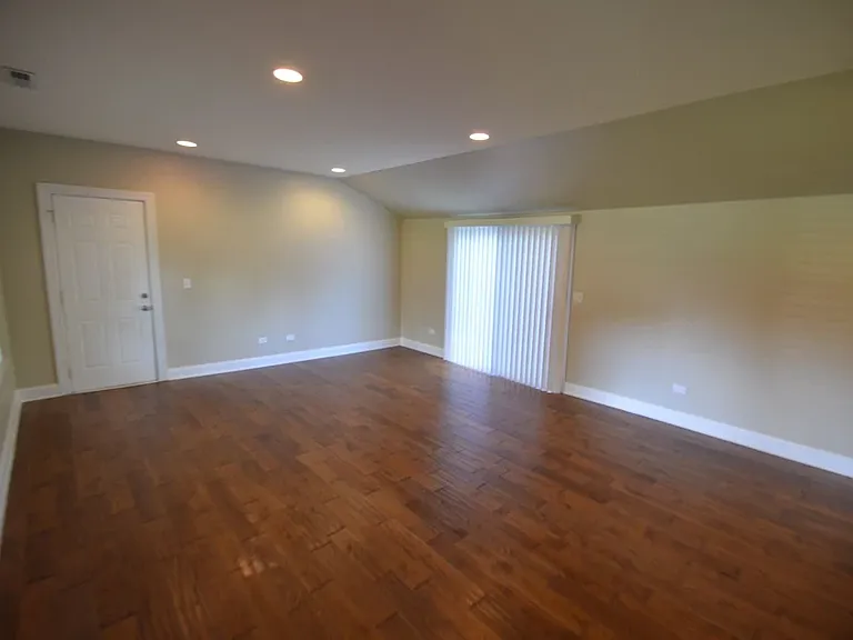 401 N Richmond Ave — Photo 1