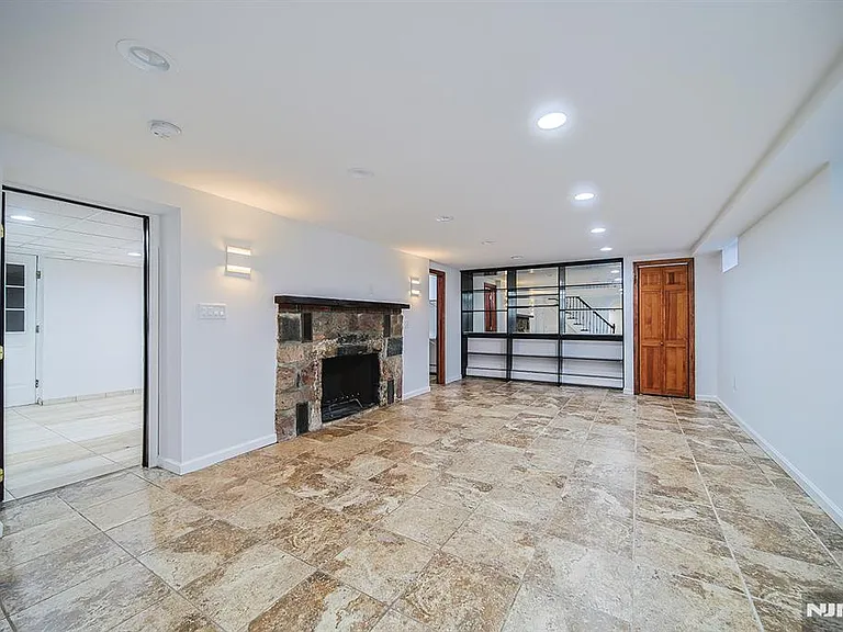 18 Lakeview Ave #181 — Photo 14