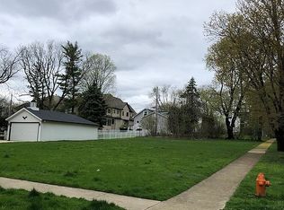 107 N Eagle St, Naperville, IL 60540
