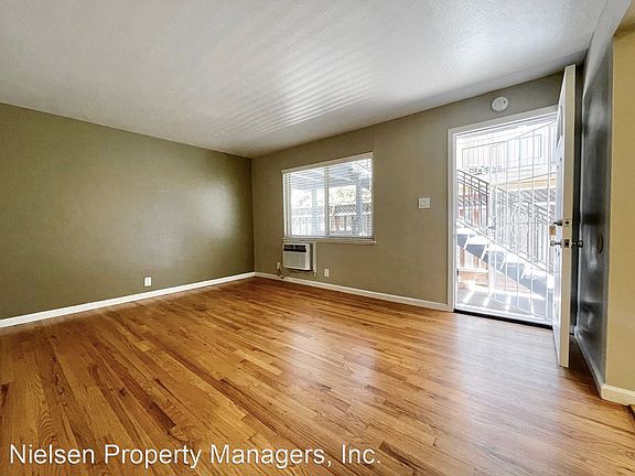 5th image of 2415 T St APT 02