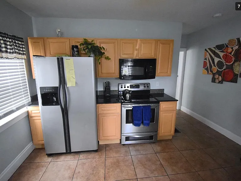 2475 Indianola Ave — Photo 7