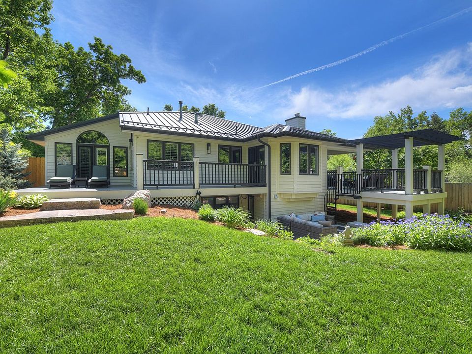 1st image of 865 Kalmia Ave
