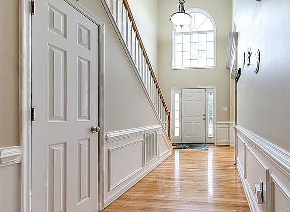 3rd image of 10604 Runnymeade Dr