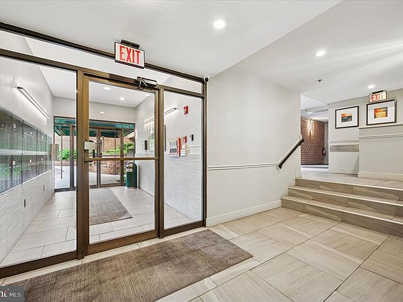 3rd image of 19 Rock Hill Rd APT 7D