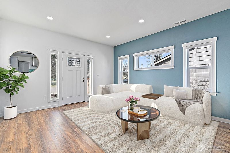2nd image of 825 E 55th Street