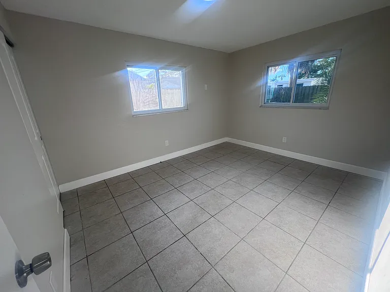 1827 New Hampshire Ave NE — Photo 10
