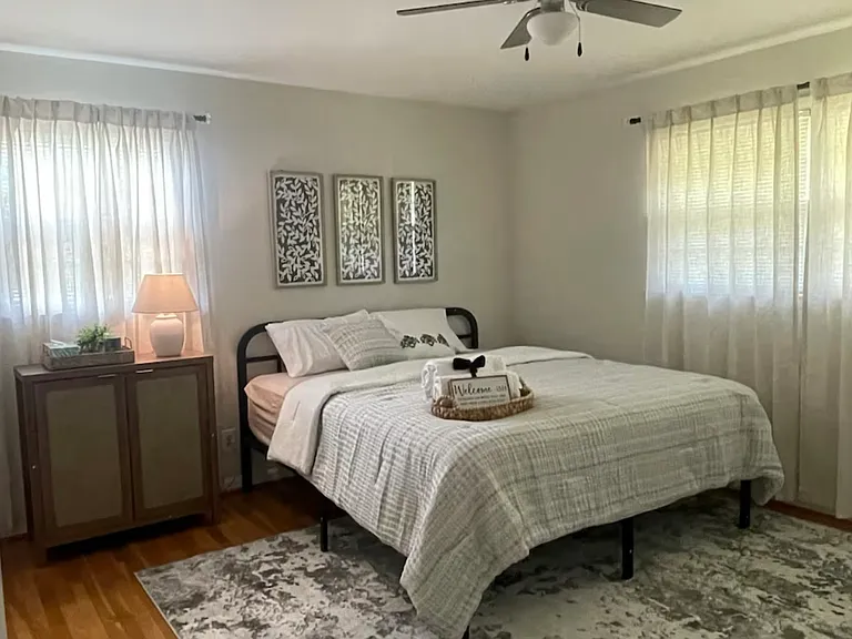 731 Sherman Dr — Photo 3