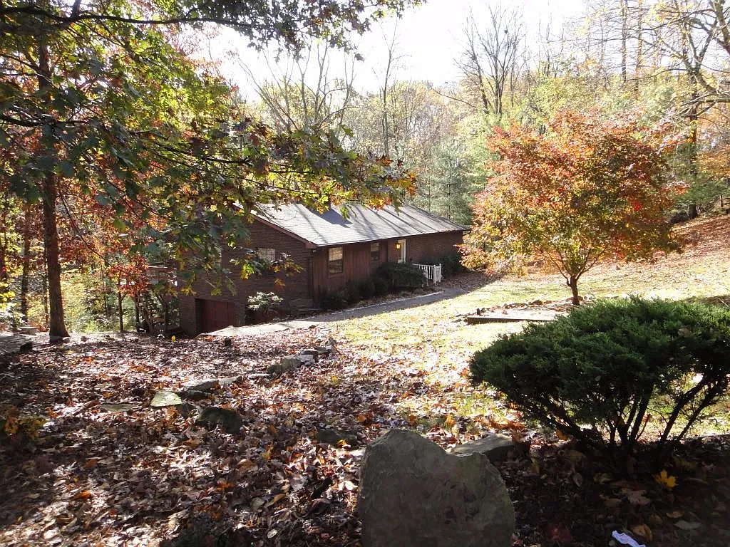 867 Pinecrest Dr photo 1