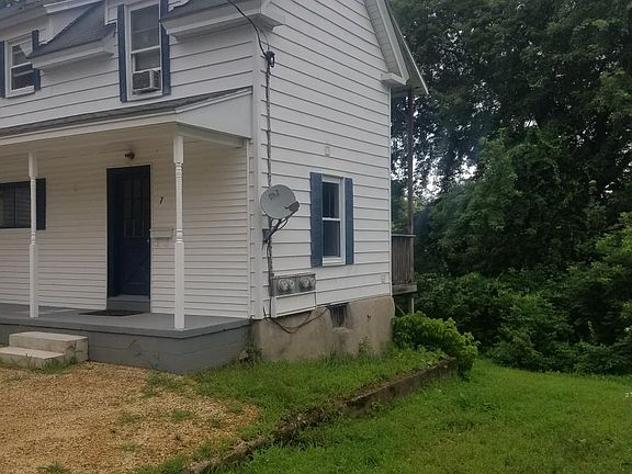 Bottom Unit parking and entry way
