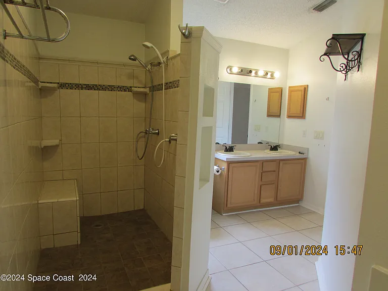 1065 Sedgewood Cir — Photo 36