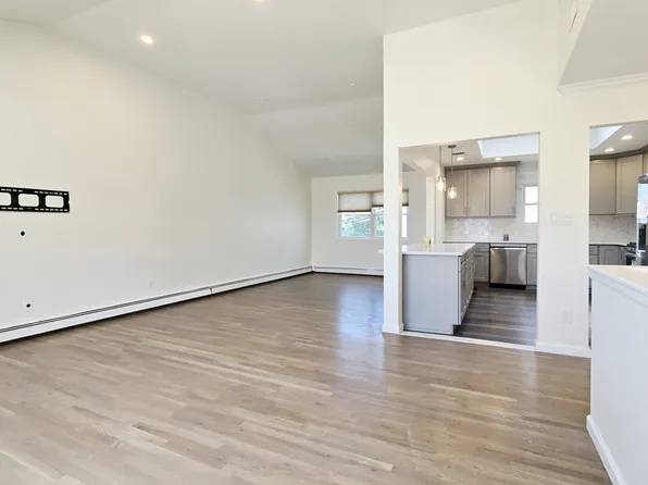 (undisclosed Address), Hicksville, NY 11801