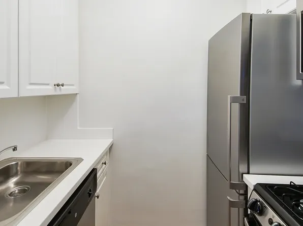 136 East 55th Street image 4 of 7