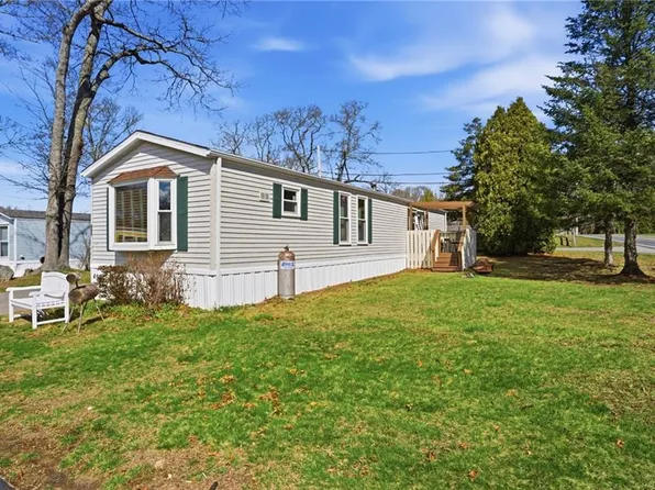 225 Brayton Rd, Tiverton, RI 02878