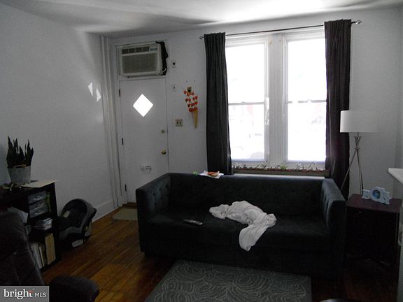 2nd image of 3671 Eveline St