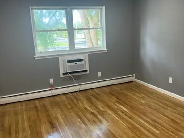 289 Main St APT 1B, Spotswood, NJ 08884