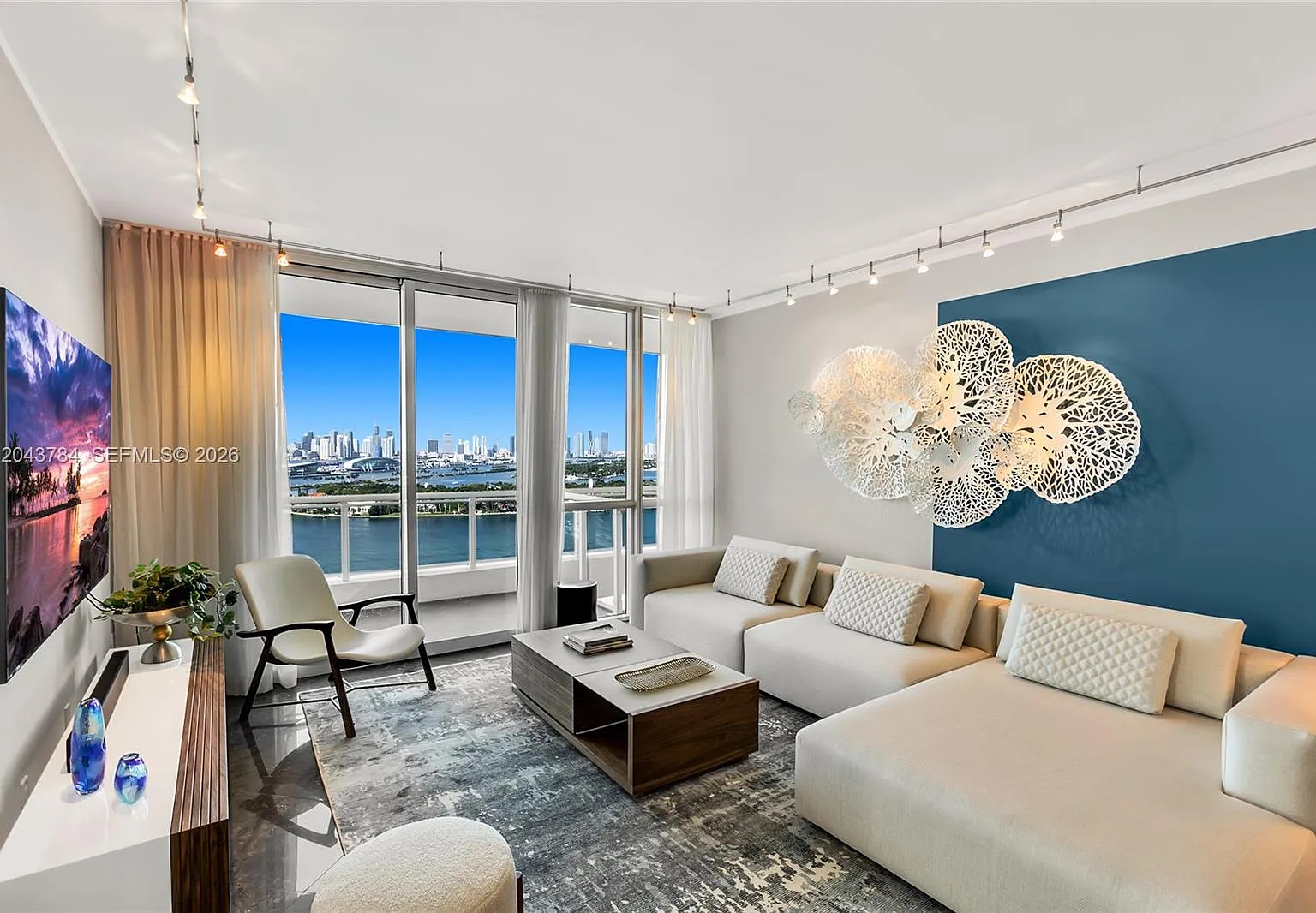 The Bentley Bay Condo — Photo 2