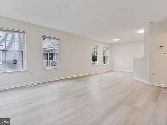4th image of 8025 Lantern Ct #118