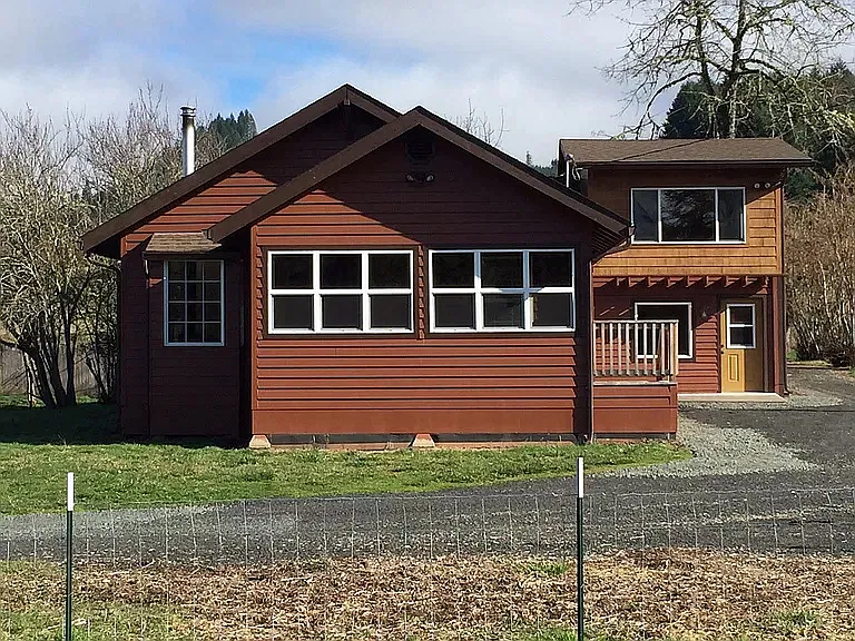 3 bed, 2250 sqft, $2,400 — Photo 1