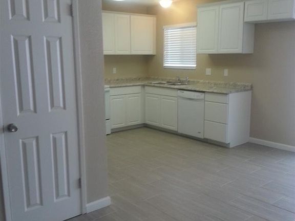 4th image of 1602 Desert Gardens Dr