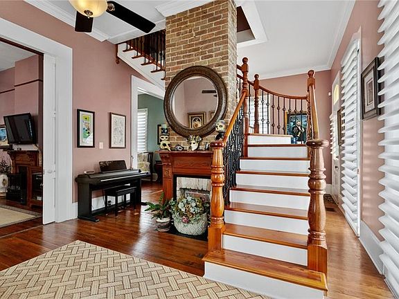 5th image of 2447 Royal St