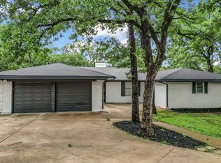 104 Shadowoak Ct, Burleson, TX 76028