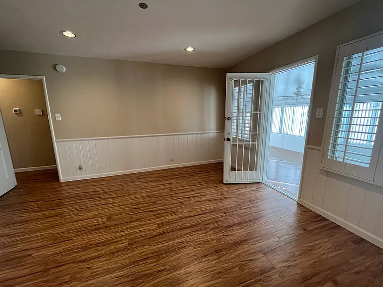 13836 Cohasset St — Photo 18