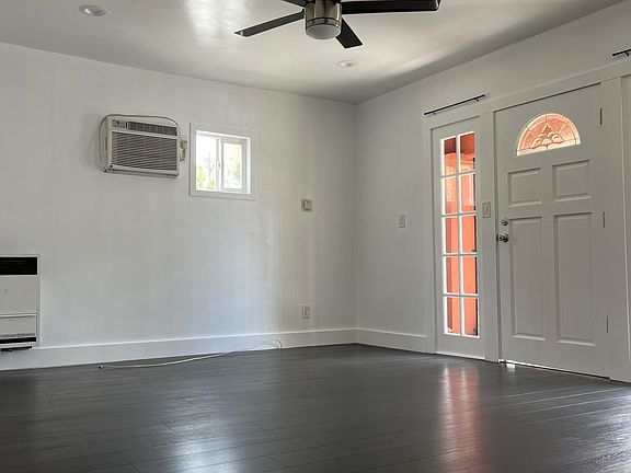 3rd image of 1903 Ivar Ave