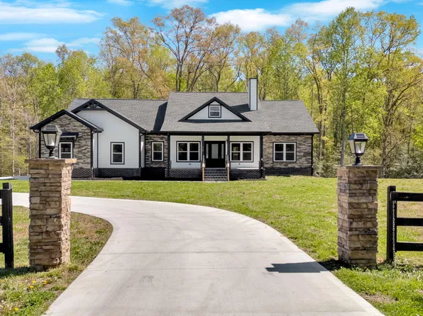 964 Deerwood Dr, Dandridge, TN 37725