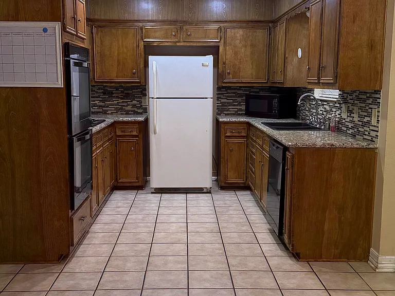 2602 Wydewood Dr — Photo 8