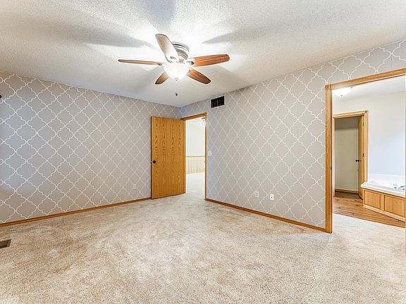 4th image of 2231 N Horseshoe Cir