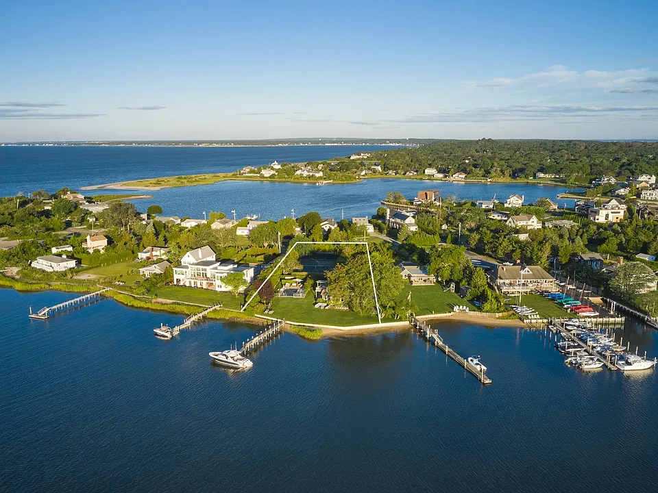 102 Little Neck Rd