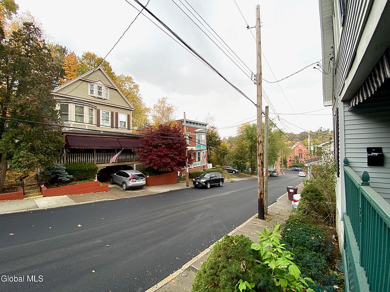 3rd image of 31 Brunswick Avenue