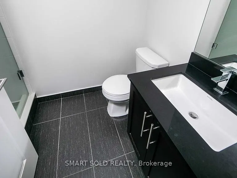 400 Adelaide St E #2310 — Photo 11