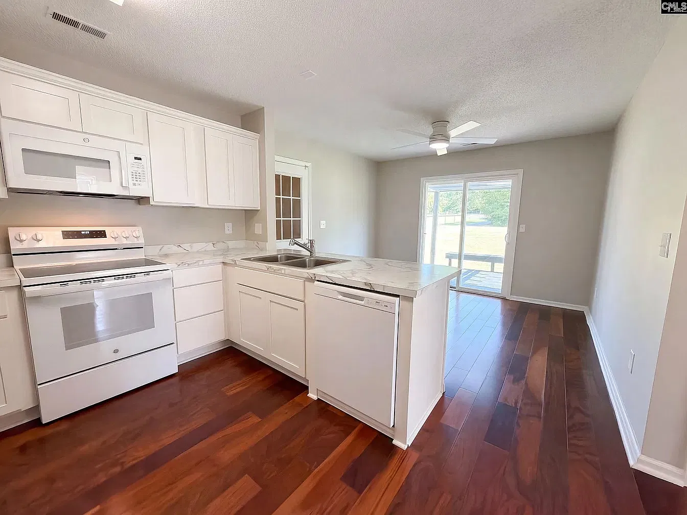 3 bed, 1095 sqft, $1,700 — Photo 4